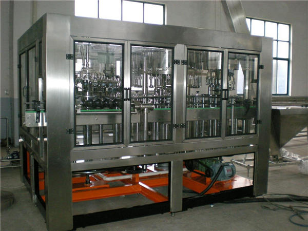 Автоматична машина для наповнення скляної пляшки водою