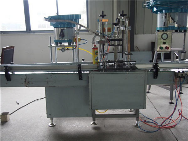 Машина для наповнення туалетною водою з 24 головками